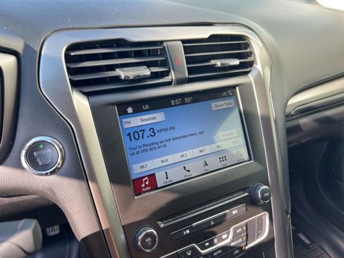 Used 2017 Ford Fusion SE w/ Equipment Group 201A image 9
