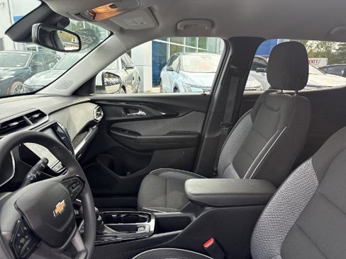 Used 2023 Chevrolet TrailBlazer LT w/ Convenience Package image 9