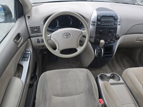 Used 2010 Toyota Sienna LE image 16