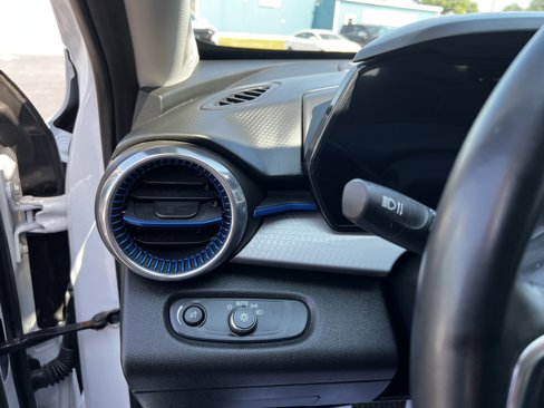 Used 2024 Chevrolet Trax LT w/ Driver Confidence Package image 11