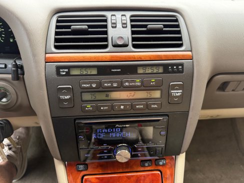 Used 1998 Lexus LS 400 image 19