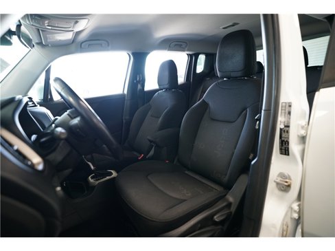 Used 2017 Jeep Renegade Latitude image 11