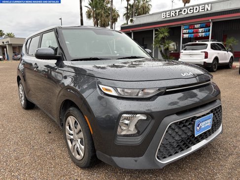 Used 2022 Kia Soul LX image 3