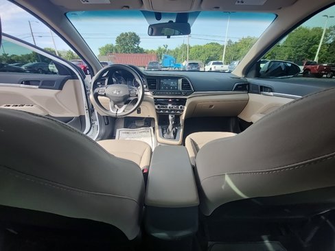 Used 2020 Hyundai Elantra SEL image 21