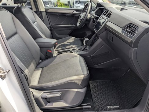 Used 2022 Volkswagen Tiguan SE image 36