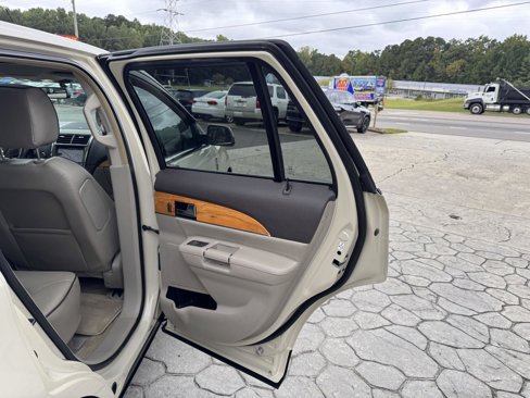 Used 2015 Lincoln MKX AWD w/ Equipment Group 102A image 16