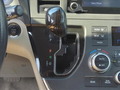 Used 2018 Toyota Sienna XLE image 13