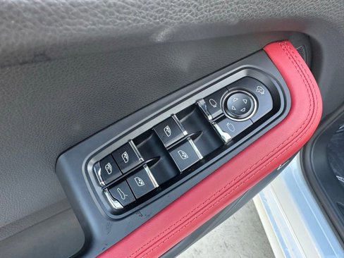 Used 2024 Porsche Macan image 17