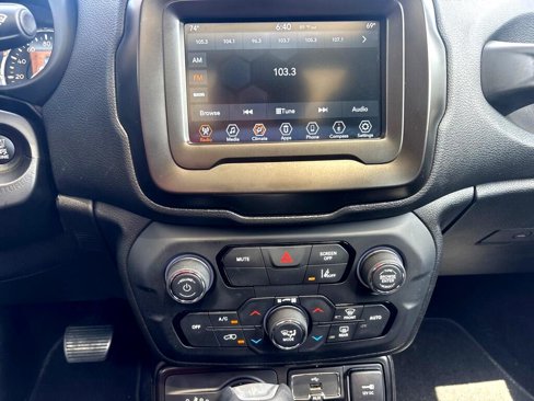 Used 2021 Jeep Renegade Latitude w/ Sun & Sound Group image 29