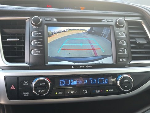 Used 2018 Toyota Highlander XLE image 26
