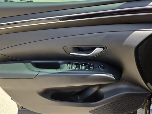 Used 2024 Hyundai Tucson SE image 16