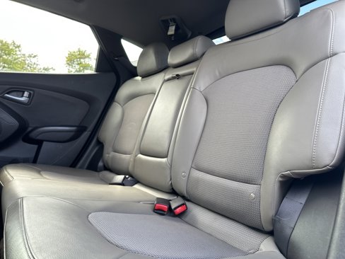 Used 2015 Hyundai Tucson SE image 28