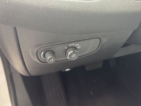 Used 2020 Chevrolet Equinox LS image 10