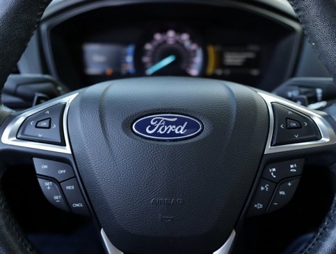 Used 2018 Ford Fusion SE w/ Equipment Group 201A image 10
