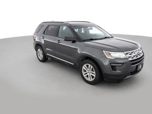 Used 2018 Ford Explorer XLT image 3