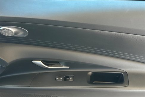 Used 2024 Hyundai Elantra SEL image 18