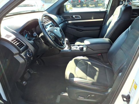 Used 2018 Ford Explorer XLT w/ Equipment Group 202A image 11