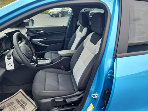 New 2025 Chevrolet Trax RS image 11