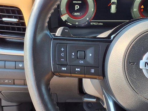 Used 2021 Nissan Rogue Platinum image 19
