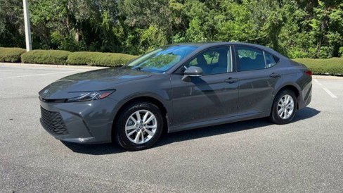 Used 2025 Toyota Camry LE image 4