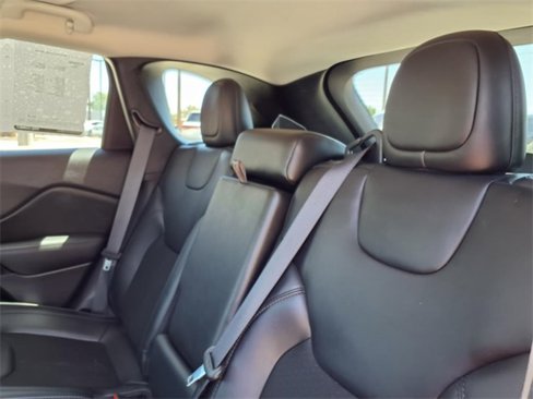 Used 2021 Jeep Cherokee Latitude Plus image 32