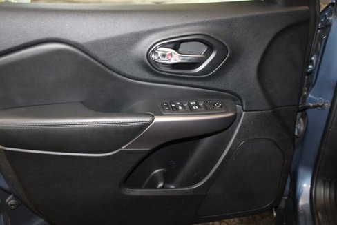 Used 2021 Jeep Cherokee Latitude Lux w/ Comfort/Convenience Group image 28