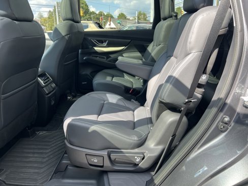 Used 2022 Subaru Ascent Limited w/ Technology Package image 4
