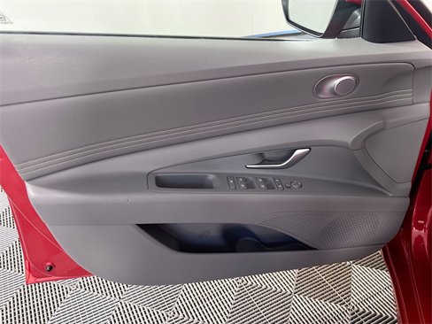 Used 2023 Hyundai Elantra SEL w/ Convenience Package image 12
