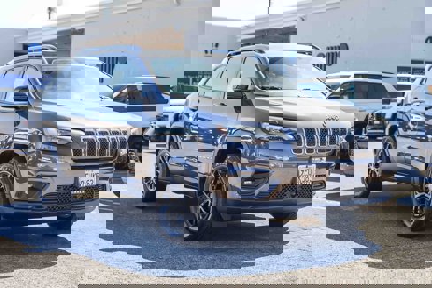 Used 2022 Jeep Cherokee Latitude Lux w/ Sun & Sound Group image 4