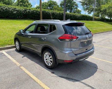 Used 2017 Nissan Rogue SV image 2