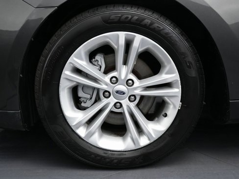 Used 2017 Ford Taurus SE image 9