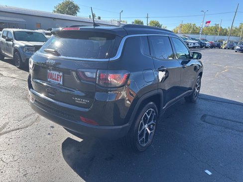 Used 2024 Jeep Compass Limited image 3
