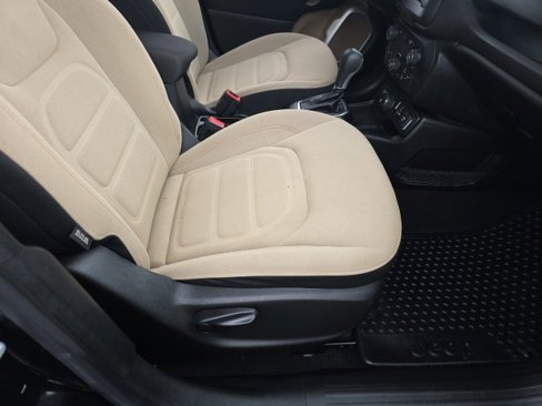 Used 2018 Jeep Renegade Latitude w/ Cold Weather Group image 34