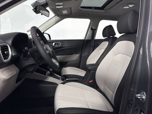 New 2025 Hyundai Venue SEL image 18