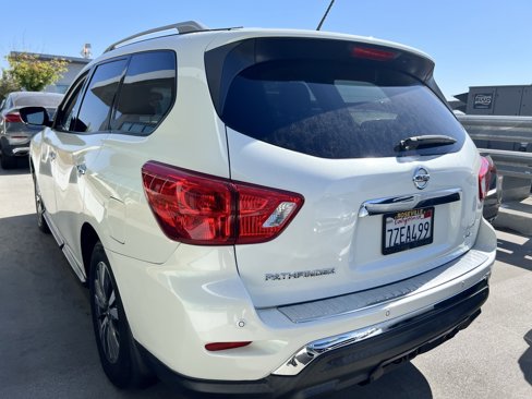 Used 2017 Nissan Pathfinder SL w/ Trailer Tow Package image 5