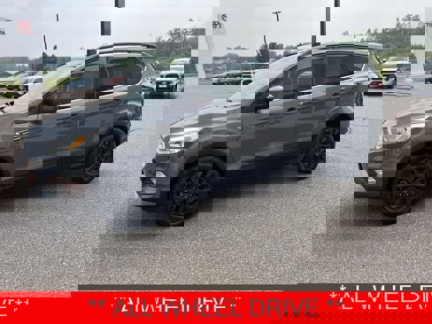 Used 2018 Ford Escape SEL image 3