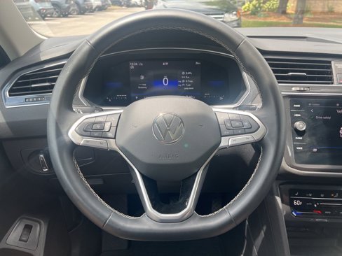 Used 2022 Volkswagen Tiguan SE image 15