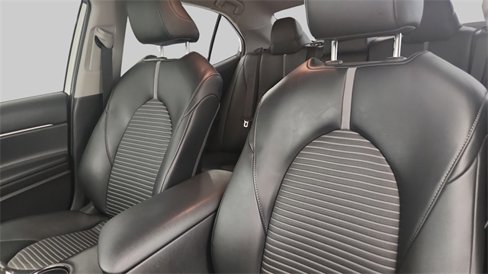 Used 2020 Toyota Camry SE image 10
