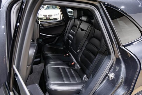 Used 2017 Porsche Macan Turbo image 36