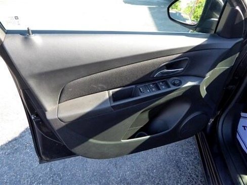 Used 2016 Chevrolet Cruze LT image 10