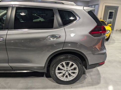 Used 2018 Nissan Rogue SV image 6