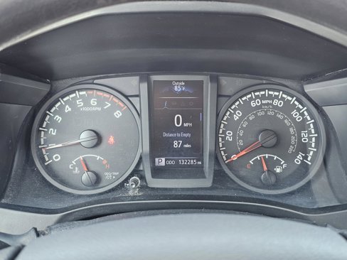 Used 2018 Toyota Tacoma SR image 21