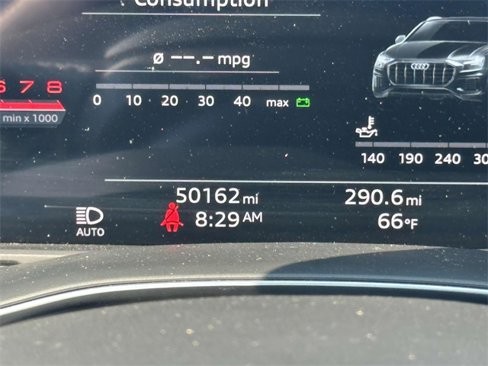 Used 2022 Audi Q8 Premium image 25
