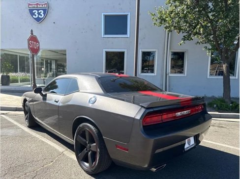 Used 2014 Dodge Challenger SXT image 4