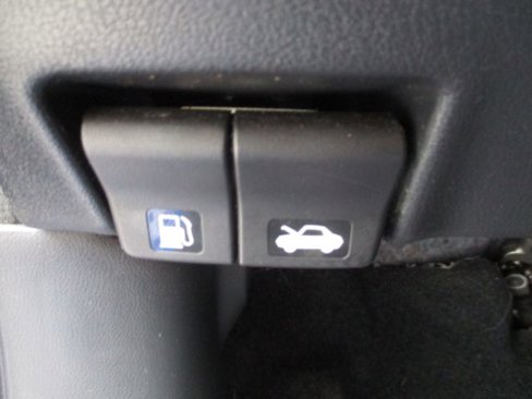 Used 2017 Nissan Versa SL image 34