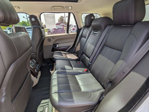 Used 2016 Land Rover Range Rover HSE image 11