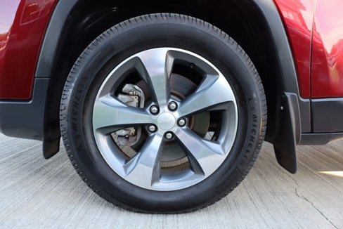 Used 2019 Jeep Cherokee Limited image 29