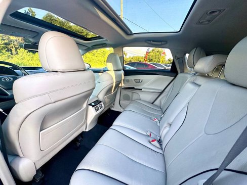 Used 2014 Toyota Venza XLE image 10