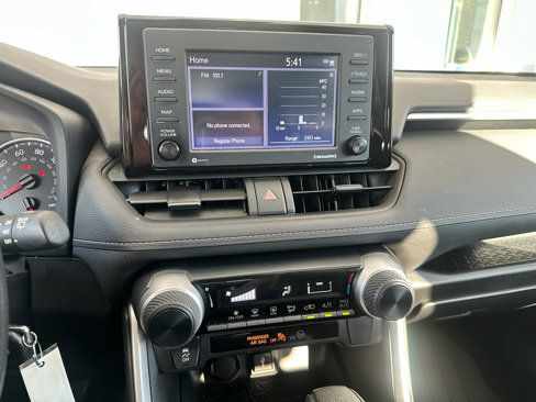 Used 2022 Toyota RAV4 LE image 9