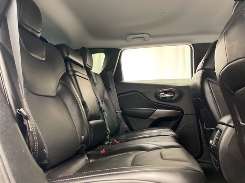 Used 2019 Jeep Cherokee Limited image 15